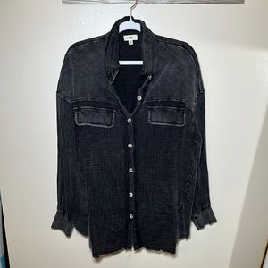 Two-toned black frayed shacket
